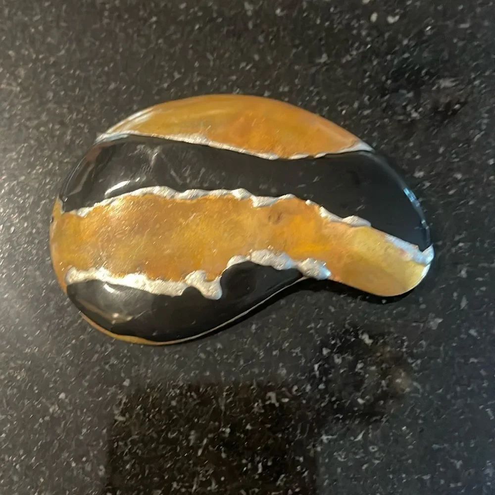 Another gorgous brooch handmade by an artist. Modern design.